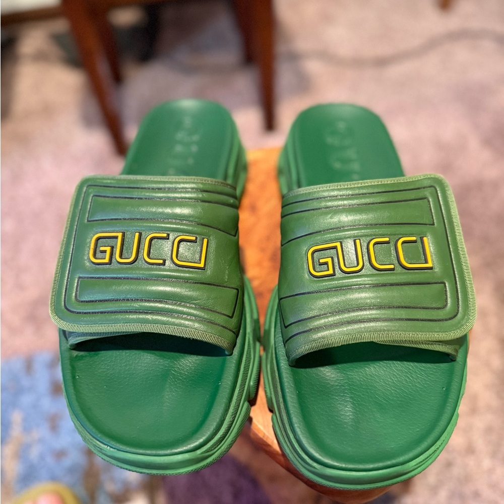 Reposh Gucci Emerald Green and yellow Slide Sandals. - Picture 5 of 8